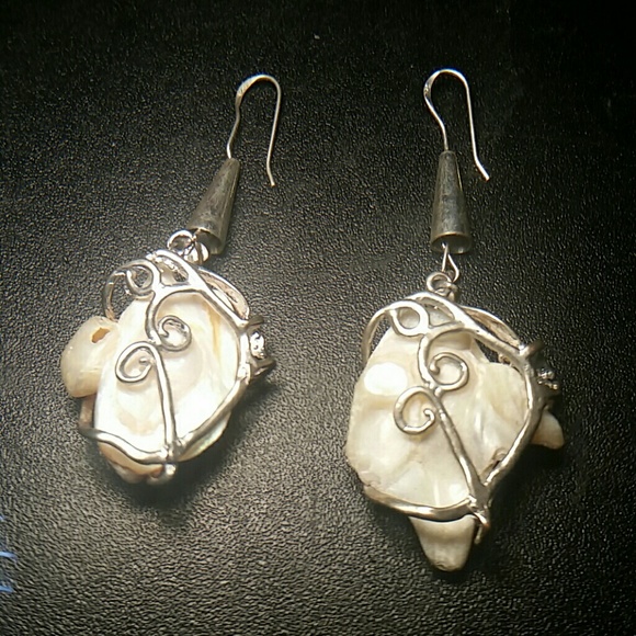 Oyster Shell Earrings - Picture 3 of 3